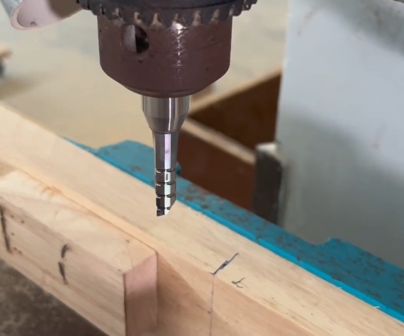 Heavy-duty solid wood roughing cutter optimized for grooving rubberwood and other hardwood materials